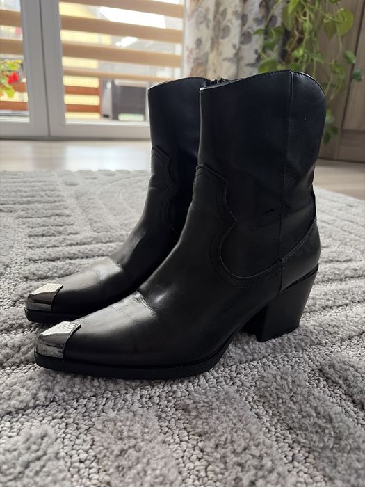 Sprzedam buty kowbojki roz. 38