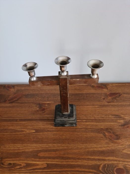 Rustykalny drewniany świecznik