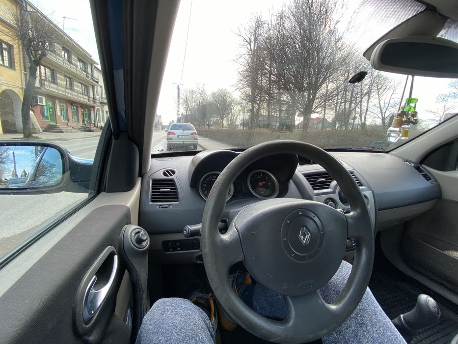 Renault Megane II 3D 1.6 16V – uszkodzony silnik, kompletne auto