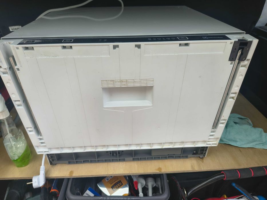 mała zmywarka pod zabudowe elektrolux