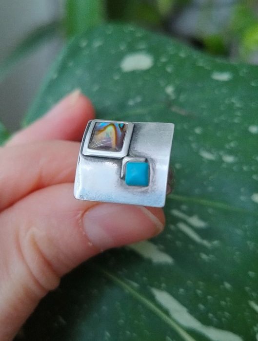 Stary srebrny  pierścionek z turkusem i muszlą abalone