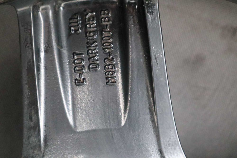 Felgi Koła LAND ROVER DEFENDER 20 CALI 5x120 8,5J OE M+S Pirelli