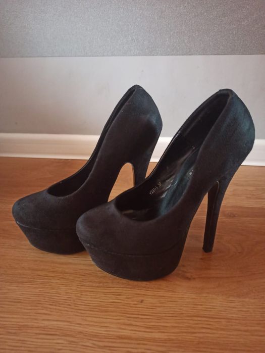 Szpilki zamszowe Vices Woman 37