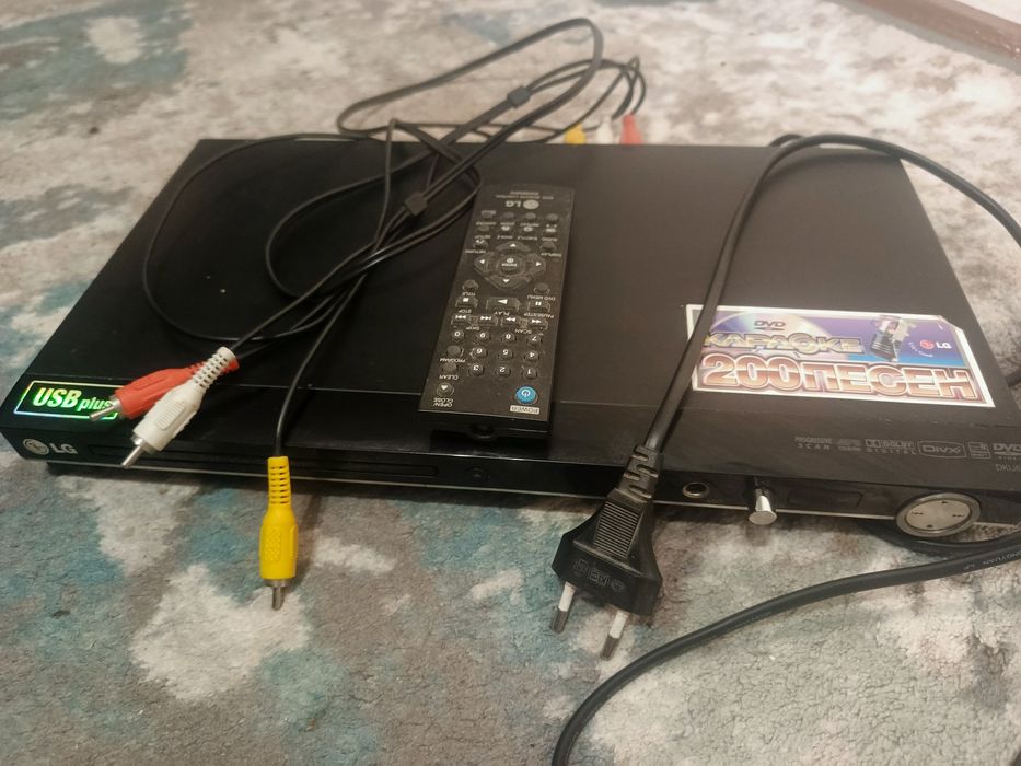 DVD програвач LG DKU875