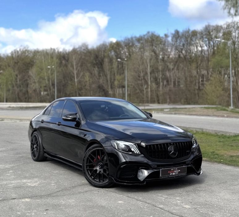 Mercedes e klasse w213 2016 год переодет в 63S обмен на крузак или Lx 570