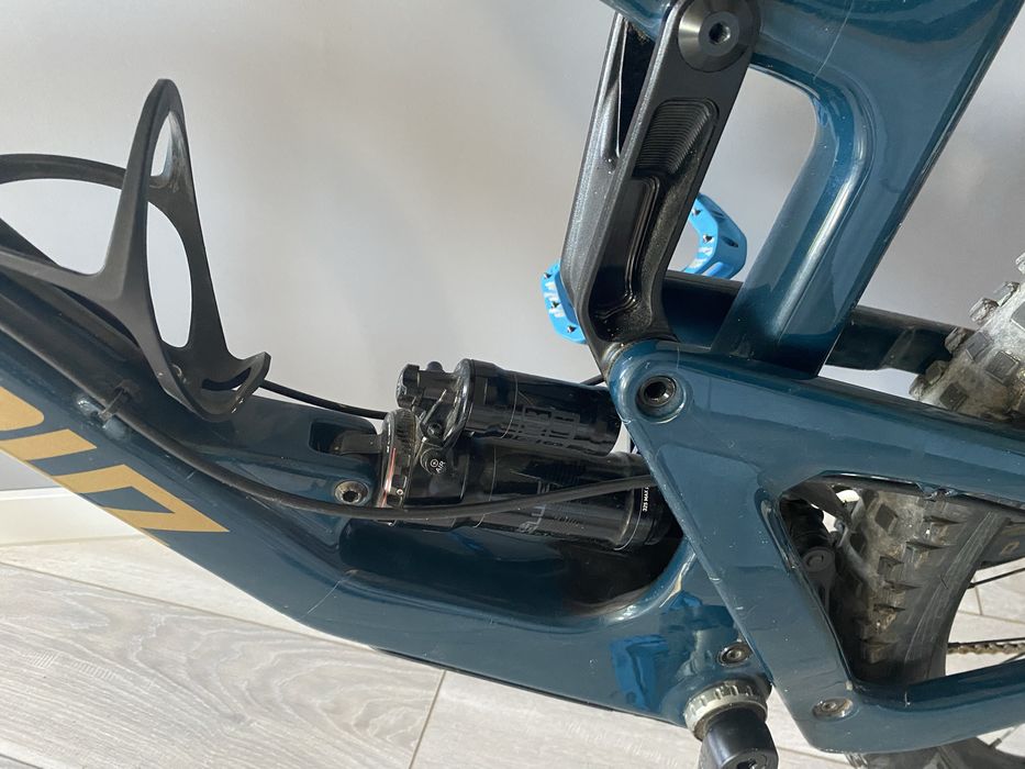 Samta Cruz Nomad C  Carbon