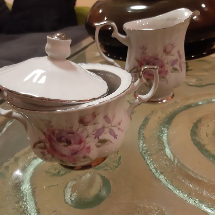 Serwis kawowy filiżanki talerzyki Chodzież