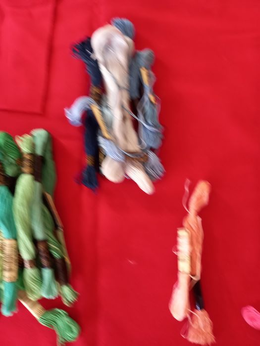 Linhas de bordar varias cores