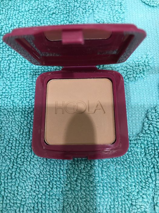 Bronzer benefit hoola