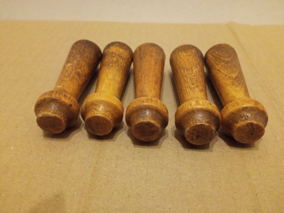 stare drewniane kołki do wieszaka