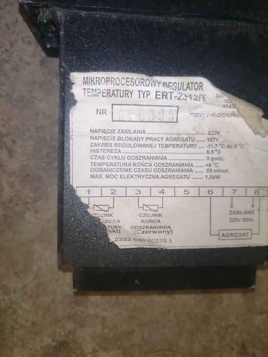 Компресор промисловї холодильних вітрини.