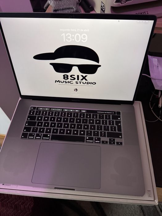 Macbook pro 2020 intel i9 32gb ram 512ssd