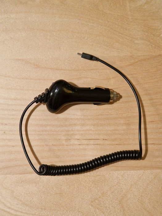 Ładowarka samochodowa MicroUSB 2.1A XQISIT