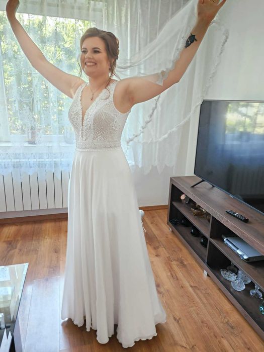 Zwiewna śnieżno biała suknia ślubna dł. 153cm