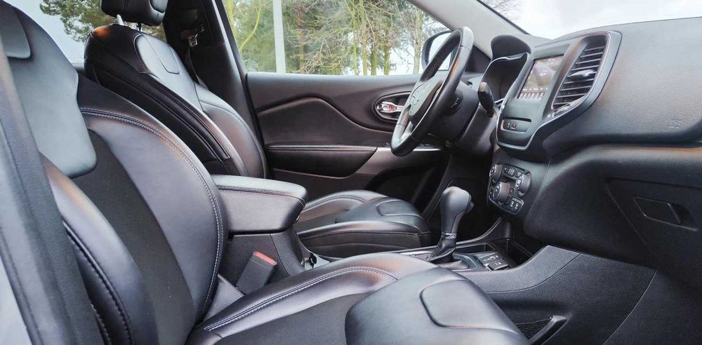 Jeep Cherokee 2019 року