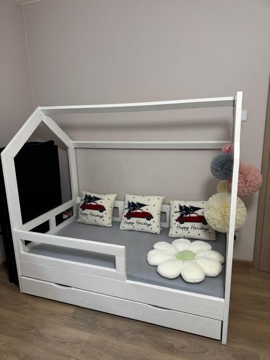 Łóżko domek dla dzieck z litego drewna