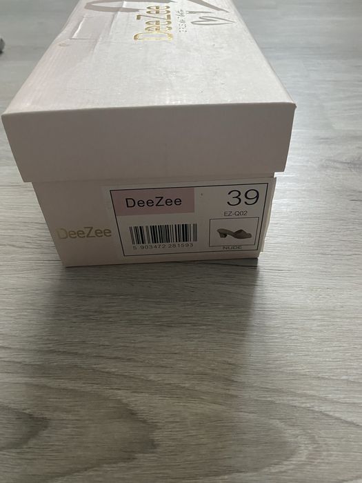 Klapki kolor nude r. 39 DeeZee