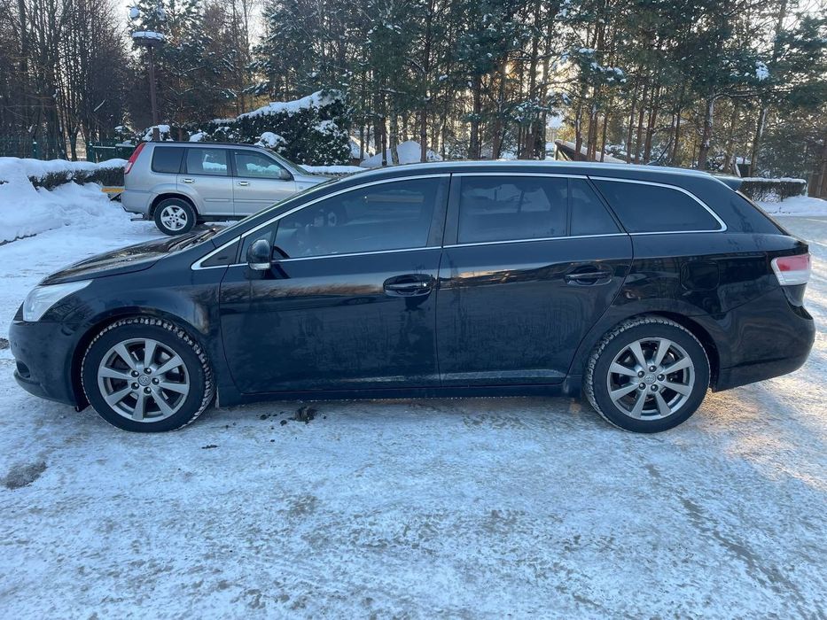 Toyota Avensis 2011 дизель автомат