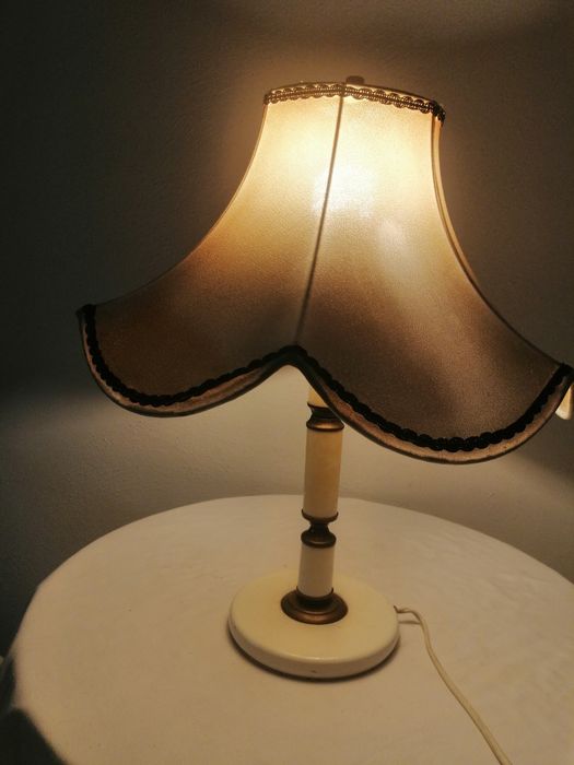 Stara lampa z abażurem