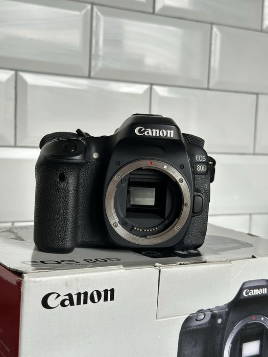 Фотоапарат Canon 80D