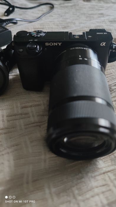 Фотоапарат і спалах SONY a6000