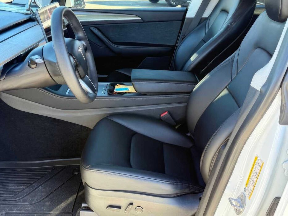 Tesla Model Y Long Range      2023