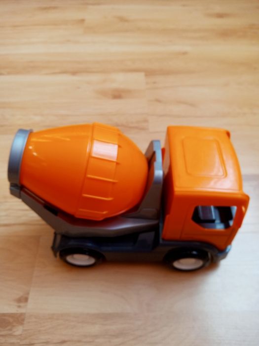 Samochod betoniarka.