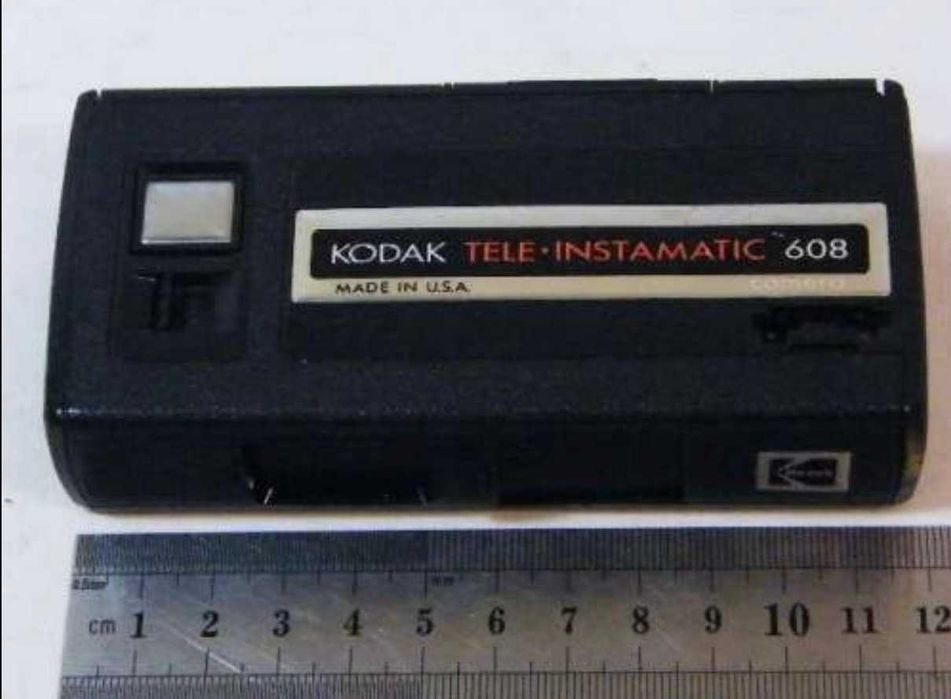 Máquina fotográfica vintage Kodak Tele-Instamatic 608 (década de 1970)