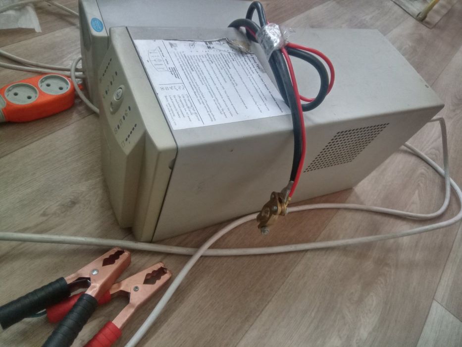 Безперебійник APC на 1000Ват