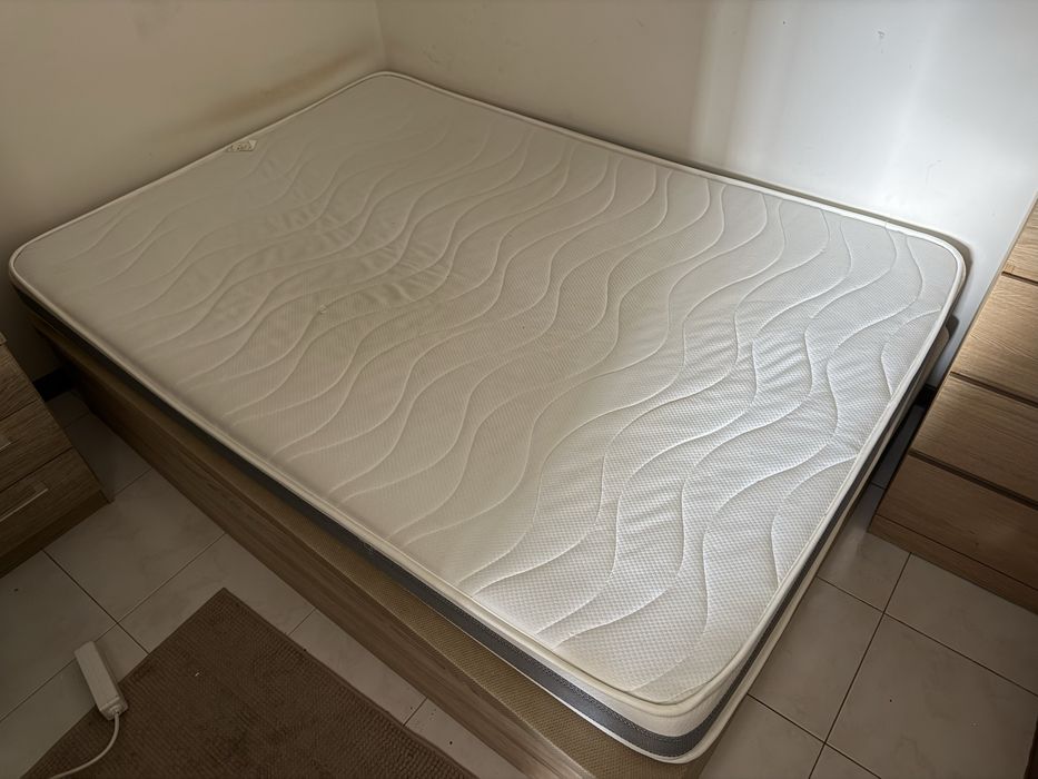 Cama caixa +Colchão