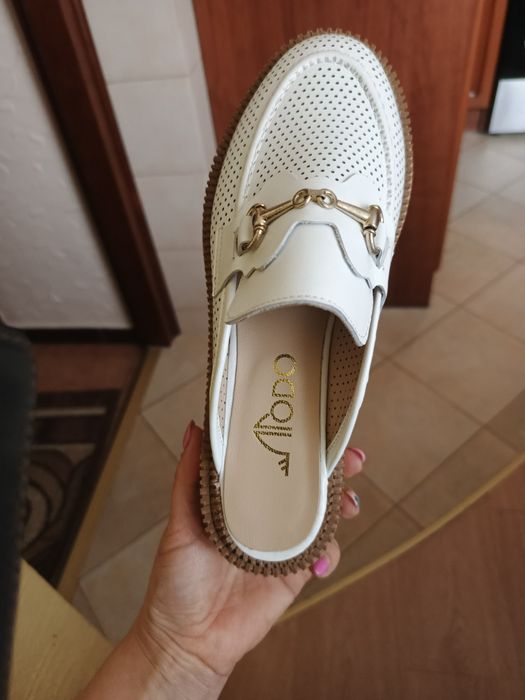 Sprzedam skórzane klapki Modo