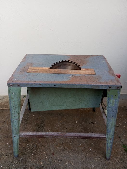 Serra de mesa trifásica