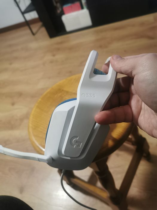 Headset Logitech G335 c/ defeito