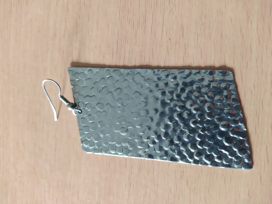 Brinco solitário rectangular prateado