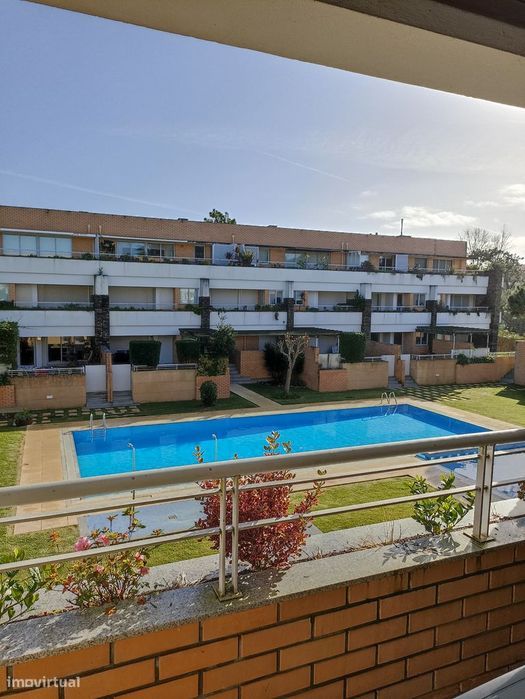 Apartamento com piscina em condomínio privado