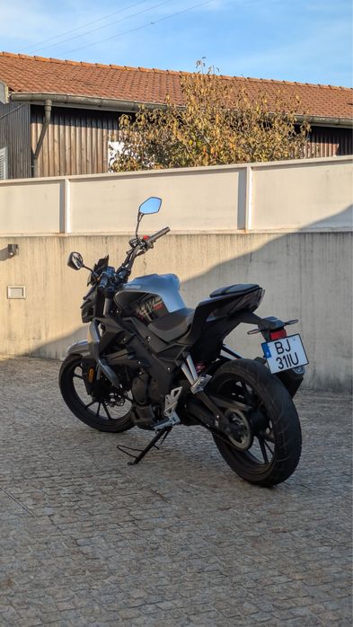 UM Xtreet 125 — 2024 | 9.000 km | Garantia até março de 2027