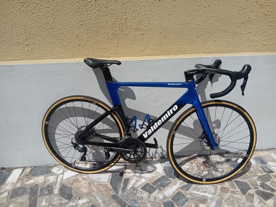 Bicicleta Valdemiro de fibra de carbono