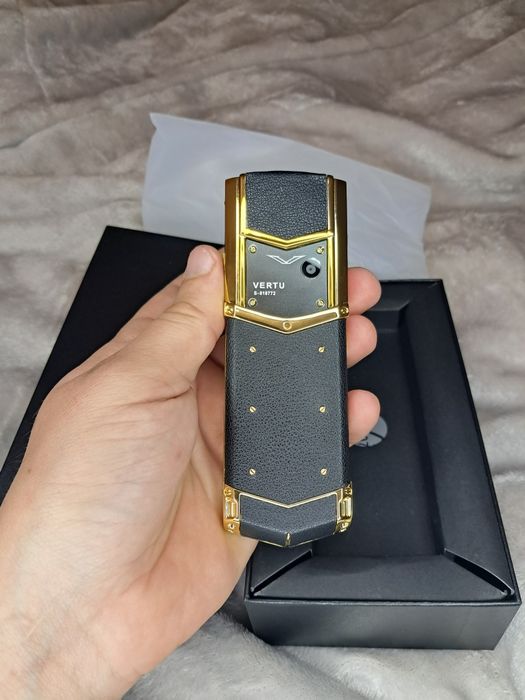 Новий VERTU Signature з функцією заміни голосу