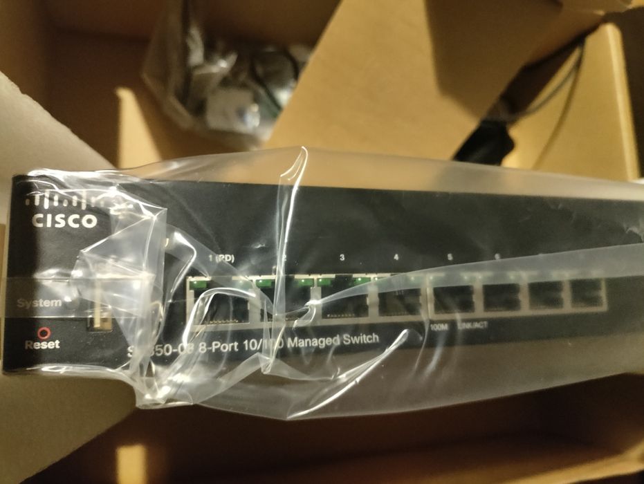 комутатор Cisco SF350-08