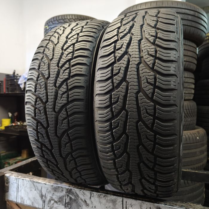 205/50/17 XL Sprzedam parę opon całorocznych Uniroyal