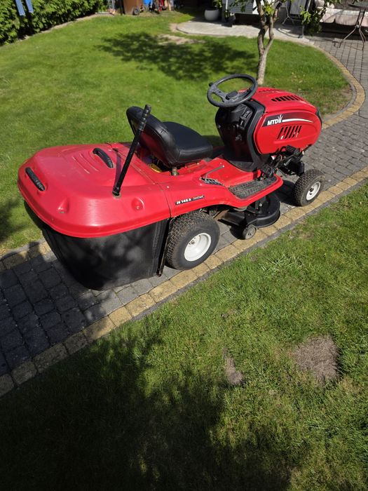 Traktorek kosiarka z koszem MTD +pług