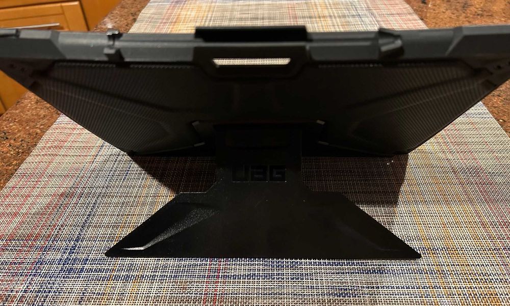 UAG-Capa para Microsoft Surface Pro X Metropolis