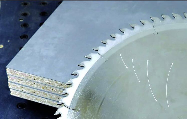 Заточка пил та деревообробного інструменту