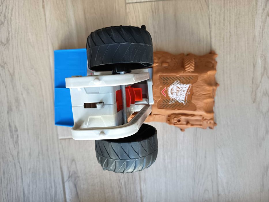 Pista Hotwheels Monster Trucks