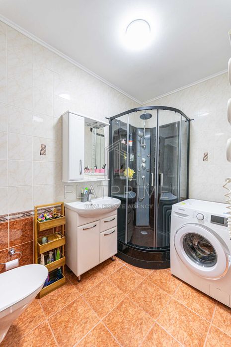 Без% Продаж 3-х кімнатної квартири, 135 м2, вул. Назарівська, 9