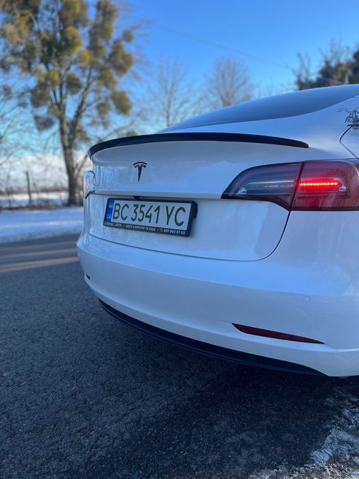 Продається Tesla 3