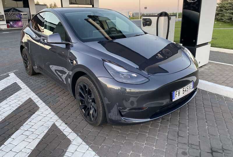 tesla model y 2021