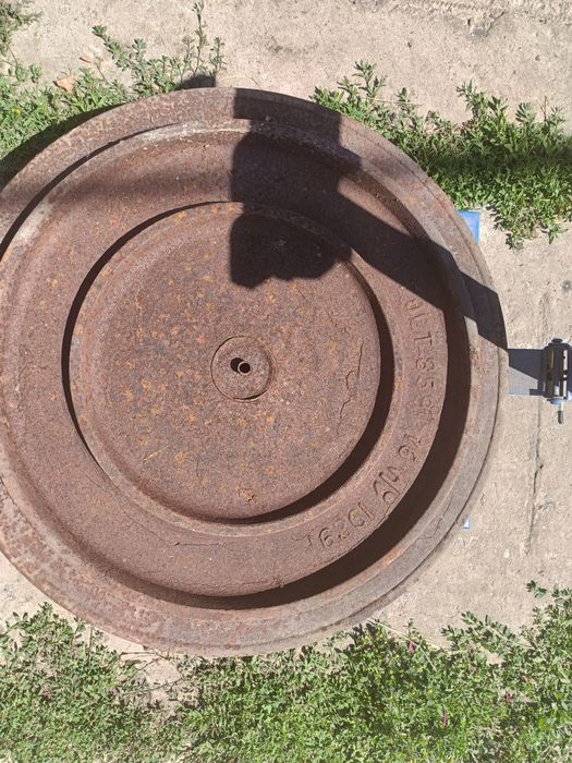Кришка люка каналізаціонного