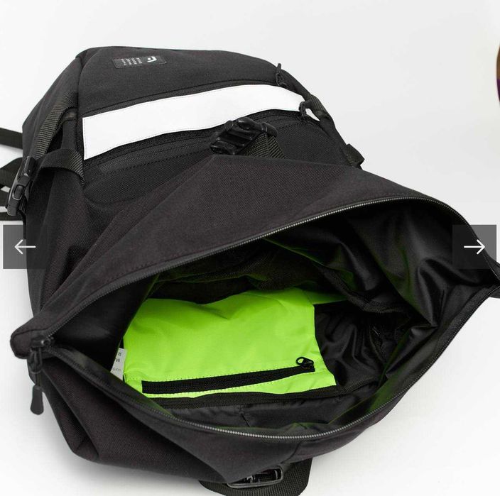 Mochila preta com detalhe refletor