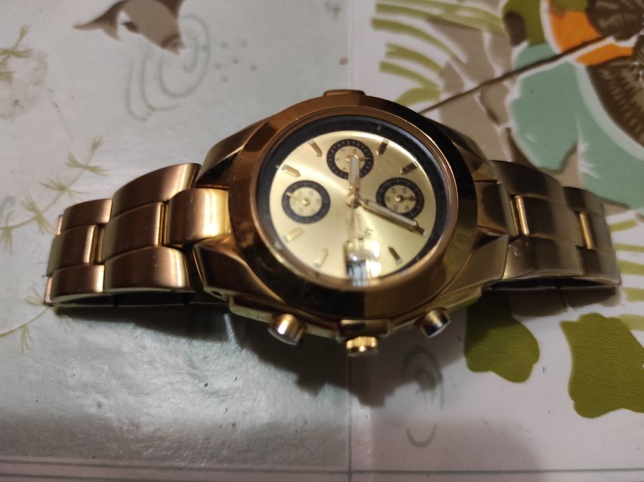 Часы наручные продам